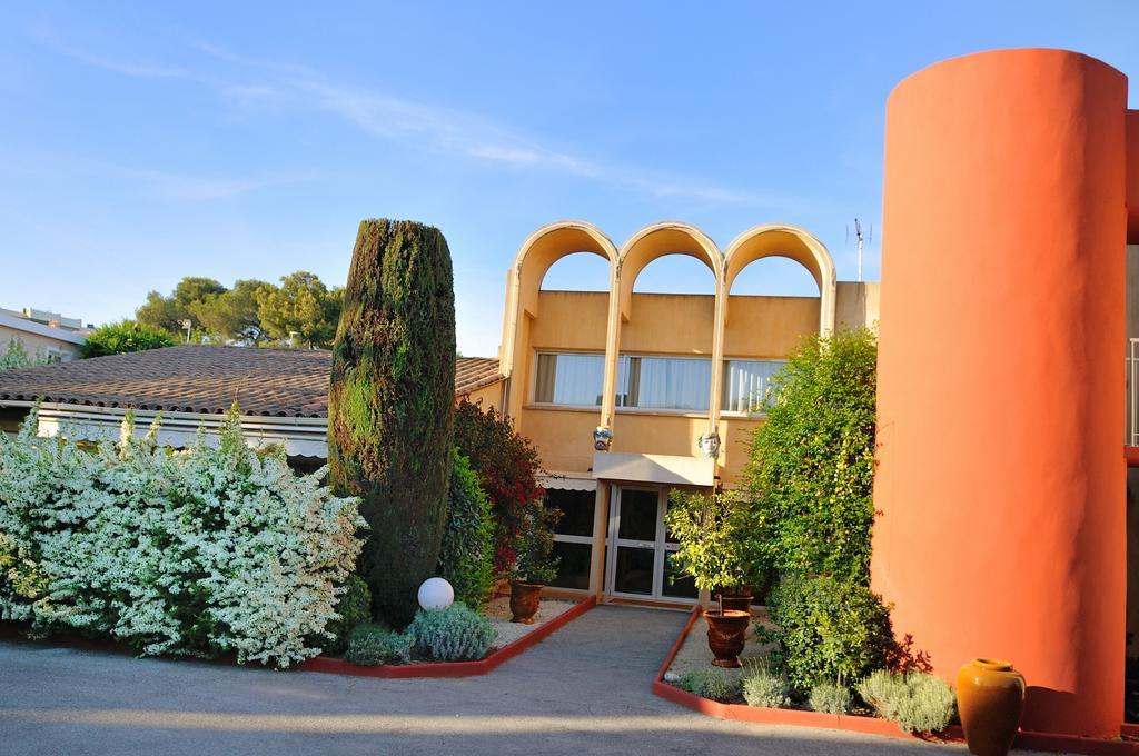 Hotel Le Galoubet Вильнёв-Лубе Экстерьер фото